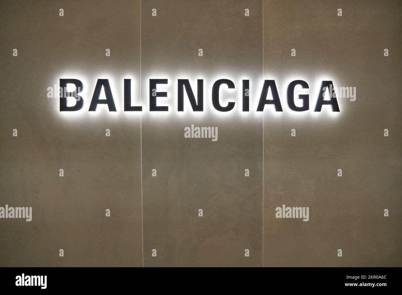 Balenciaga logo shop 2019