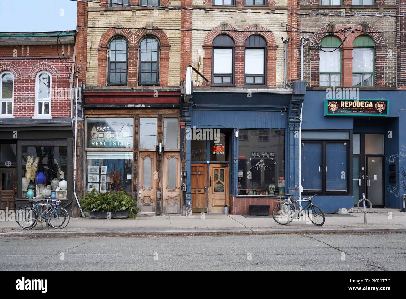 Canada, Province of Ontario, City of Toronto, Queen Street West, new trendy  neighborhood, colorful houses and streetcar Stock Photo - Alamy