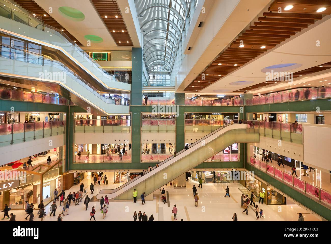 Hong kong shopping mall ceiling hi-res stock photography and images - Alamy