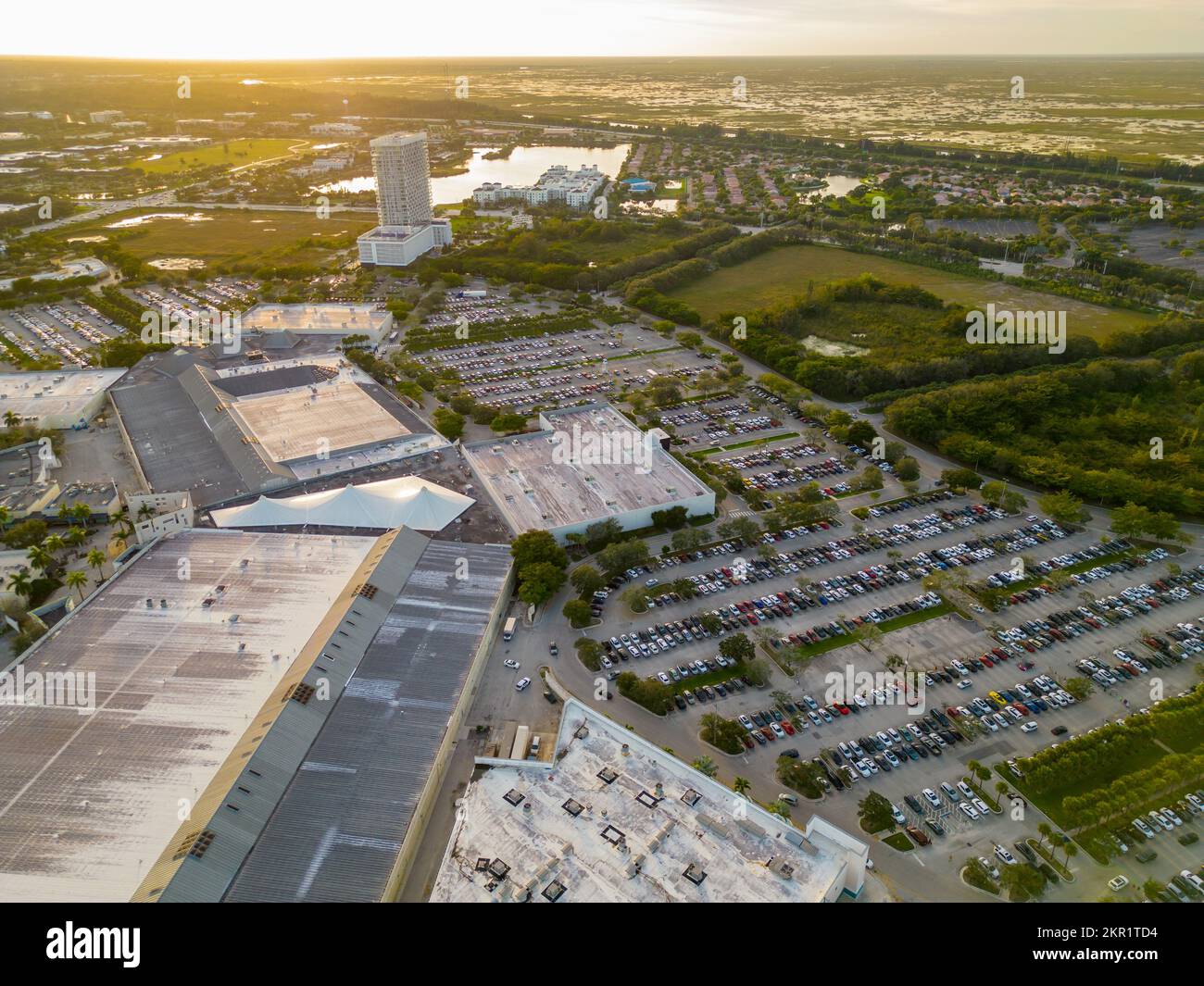 Aerial tour Sawgrass Mills Outlet Mall, Stock Video