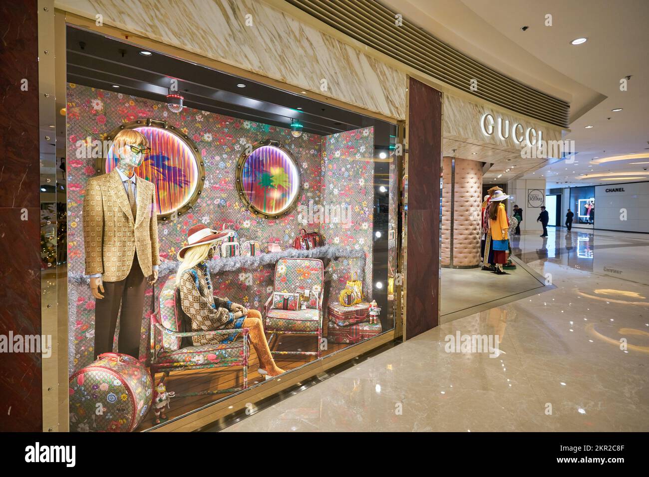 Gucci outlet hi-res stock photography and images - Page 3 - Alamy