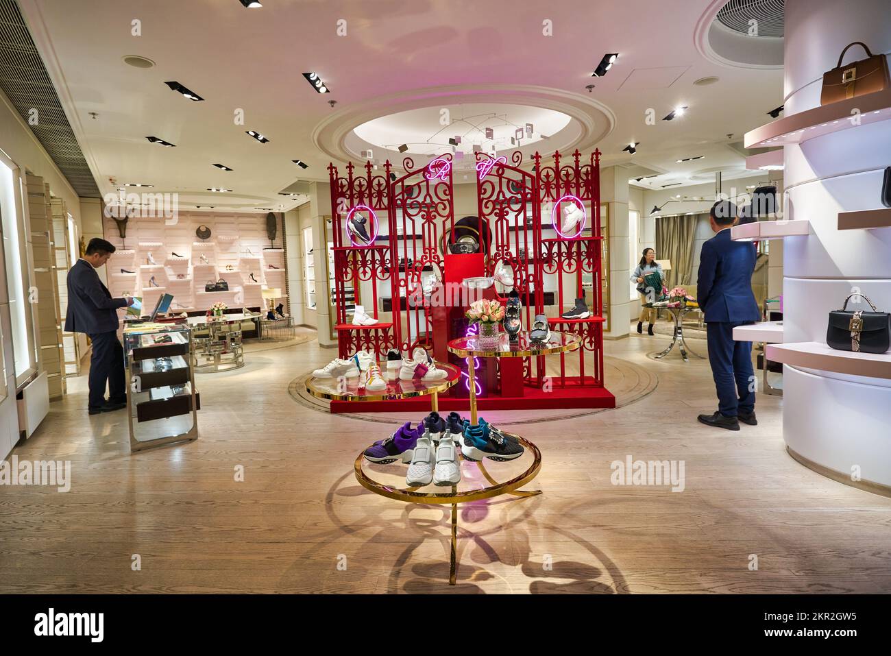 Roger vivier boutique hi res stock photography and images Alamy