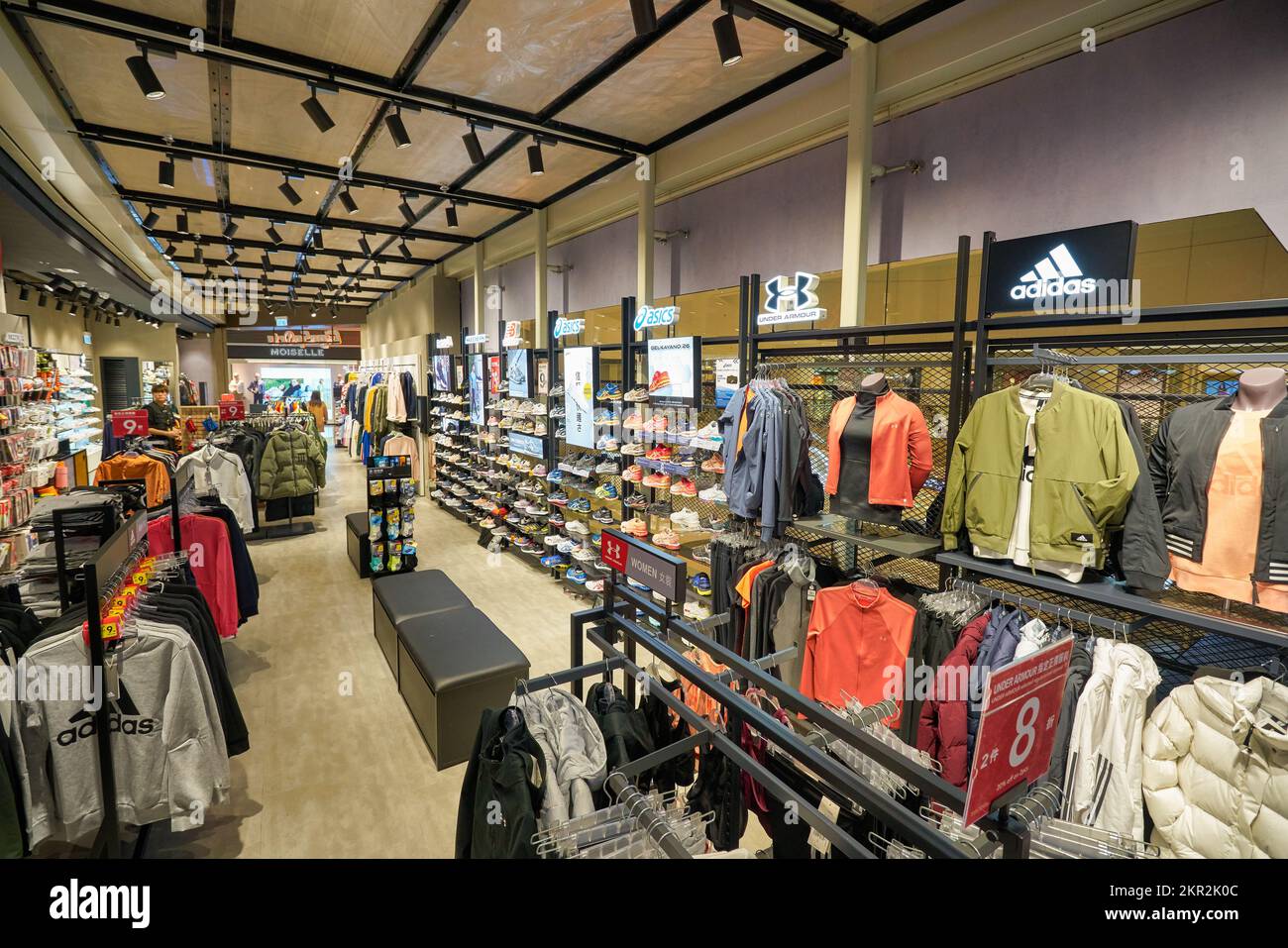 Sports clothing outlet hi-res stock photography and images - Page 11 - Alamy