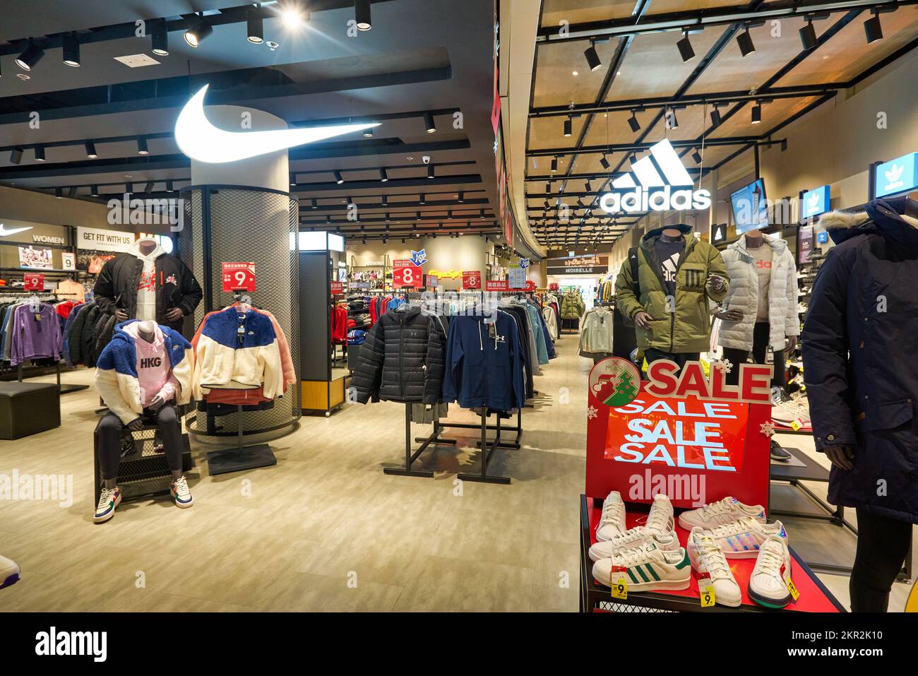 Nike store interior hi-res stock photography and images - Page 9 - Alamy