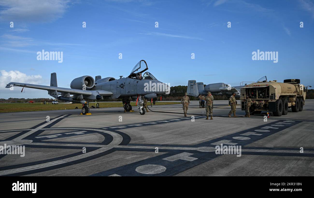 U.S. Air Force Airmen from the 354th Fighter Generation Squadron and U.S. Army Soldiers prepare to refuel two A-10 Thunderbolt IIs during Bushwhacker 22-07 at Naval Auxiliary Landing Field Fentress, Virginia, Nov. 4, 2022. Davis-Monthan is an operational, warfighting base with 11,000 total force Airmen that directly support six combatant commanders across the globe every day. (U.S. Air Force photo by Airman 1st Class Paige Weldon) Stock Photo