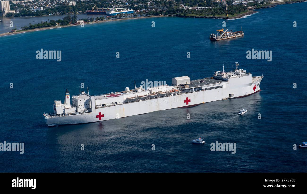 221127-N-DF135-1024 SANTO DOMINGO, Dominican Republic (Nov. 27, 2022) – The hospital ship USNS Comfort (T-AH 20) sits anchored in the harbor of Santo Domingo, Dominican Republic on Nov. 27, 2022. Comfort is deployed to U.S. 4th Fleet in support of Continuing Promise 2022, a humanitarian assistance and goodwill mission conducting direct medical care, expeditionary veterinary care, and subject matter expert exchanges with five partner nations in the Caribbean, Central and South America. (U.S. Navy photo by Mass Communication Specialist 3rd Class Deven Fernandez) Stock Photo