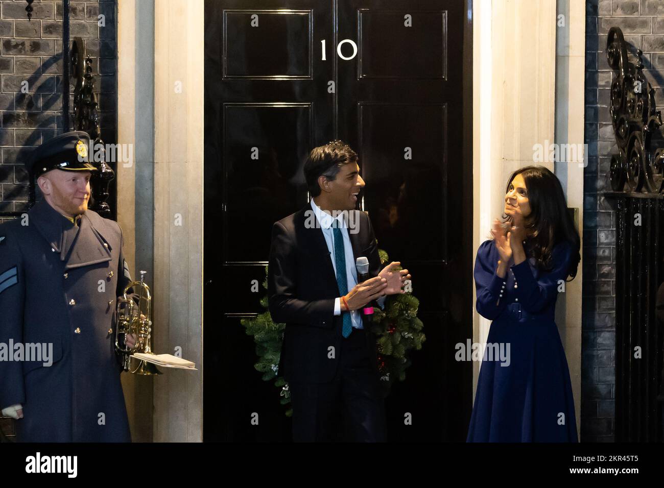 London, UK. 28th Nov, 2022. British Prime Minister Rishi Sunak and his wife Akshata Murthy, joined by Ukrainian families and Points of Light winners, switches on the lights of the Christmas tree in Downing Street, London, UK on 28th November 2022. Credit: SOPA Images Limited/Alamy Live News Stock Photo