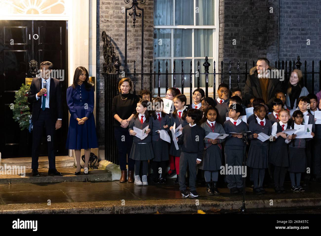 London, UK. 28th Nov, 2022. British Prime Minister Rishi Sunak and his wife Akshata Murthy, joined by Ukrainian families and Points of Light winners, switches on the lights of the Christmas tree in Downing Street, London, UK on 28th November 2022. Credit: SOPA Images Limited/Alamy Live News Stock Photo
