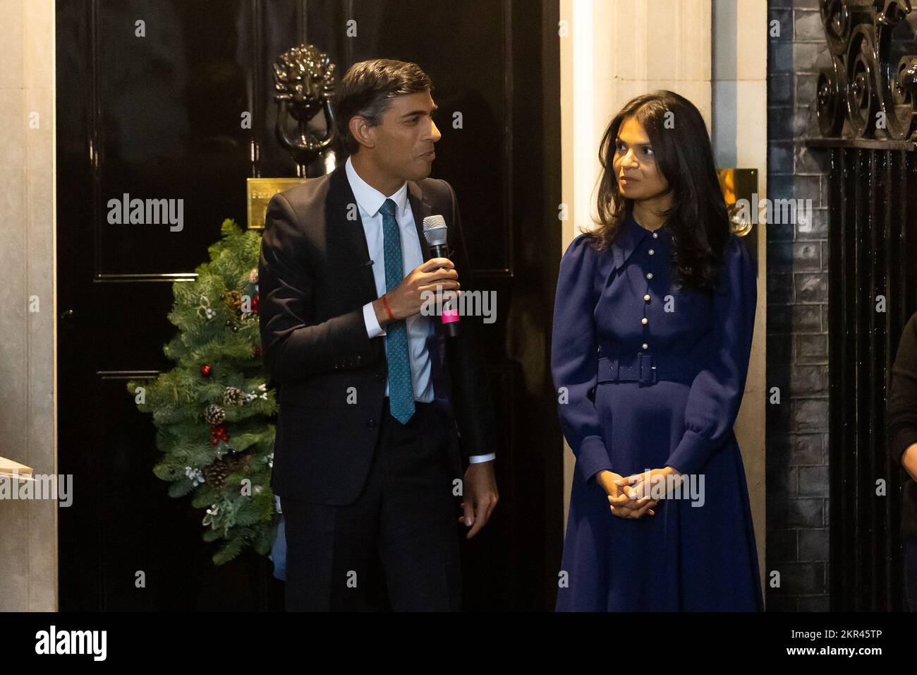 London, UK. 28th Nov, 2022. British Prime Minister Rishi Sunak and his wife Akshata Murthy, joined by Ukrainian families and Points of Light winners, switches on the lights of the Christmas tree in Downing Street, London, UK on 28th November 2022. Credit: SOPA Images Limited/Alamy Live News Stock Photo