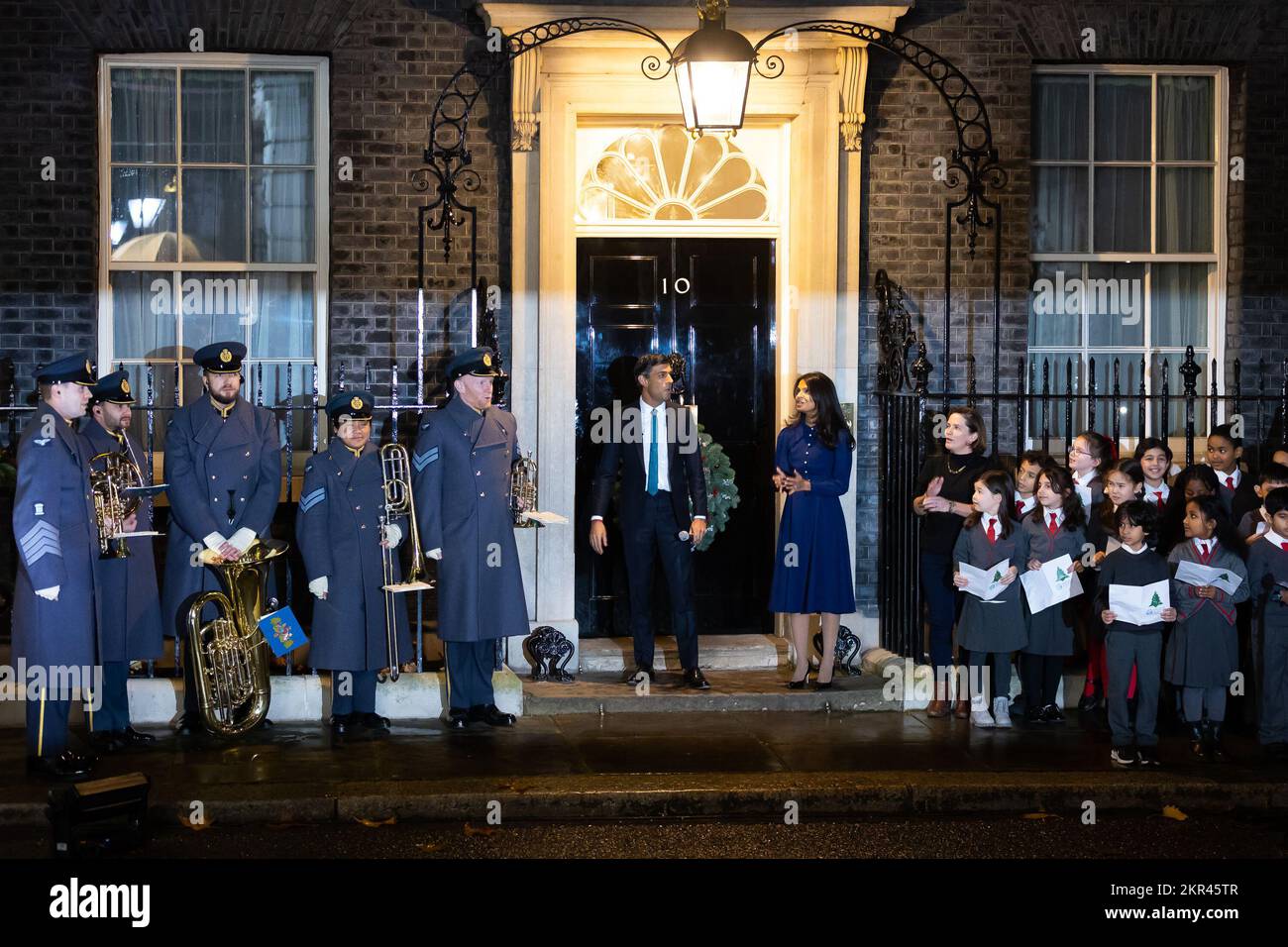 London, UK. 28th Nov, 2022. British Prime Minister Rishi Sunak and his wife Akshata Murthy, joined by Ukrainian families and Points of Light winners, switches on the lights of the Christmas tree in Downing Street, London, UK on 28th November 2022. Credit: SOPA Images Limited/Alamy Live News Stock Photo
