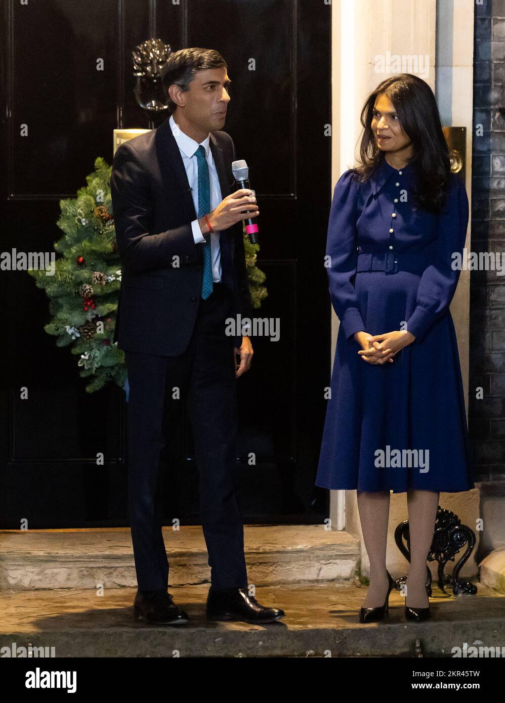 London, UK. 28th Nov, 2022. British Prime Minister Rishi Sunak and his wife Akshata Murthy, joined by Ukrainian families and Points of Light winners, switches on the lights of the Christmas tree in Downing Street, London, UK on 28th November 2022. Credit: SOPA Images Limited/Alamy Live News Stock Photo