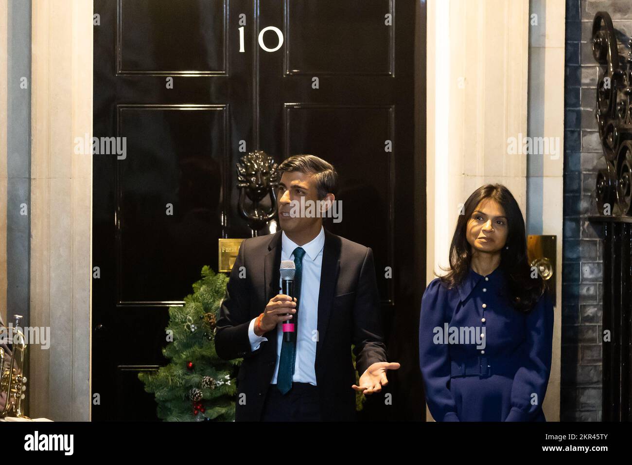 London, UK. 28th Nov, 2022. British Prime Minister Rishi Sunak and his wife Akshata Murthy, joined by Ukrainian families and Points of Light winners, switches on the lights of the Christmas tree in Downing Street, London, UK on 28th November 2022. Credit: SOPA Images Limited/Alamy Live News Stock Photo