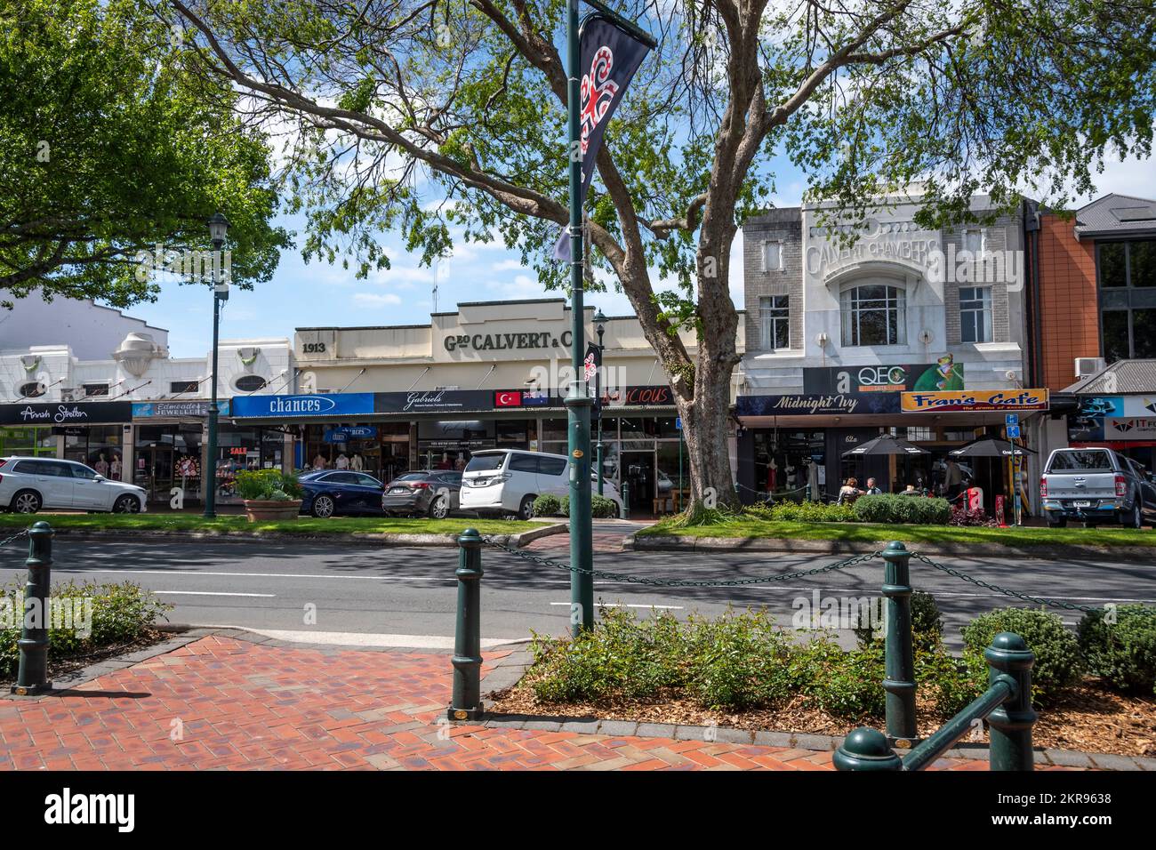 Shops and trees in Victoria Street, Cambridge, Waikato, North Island, New Zealand Stock Photo
