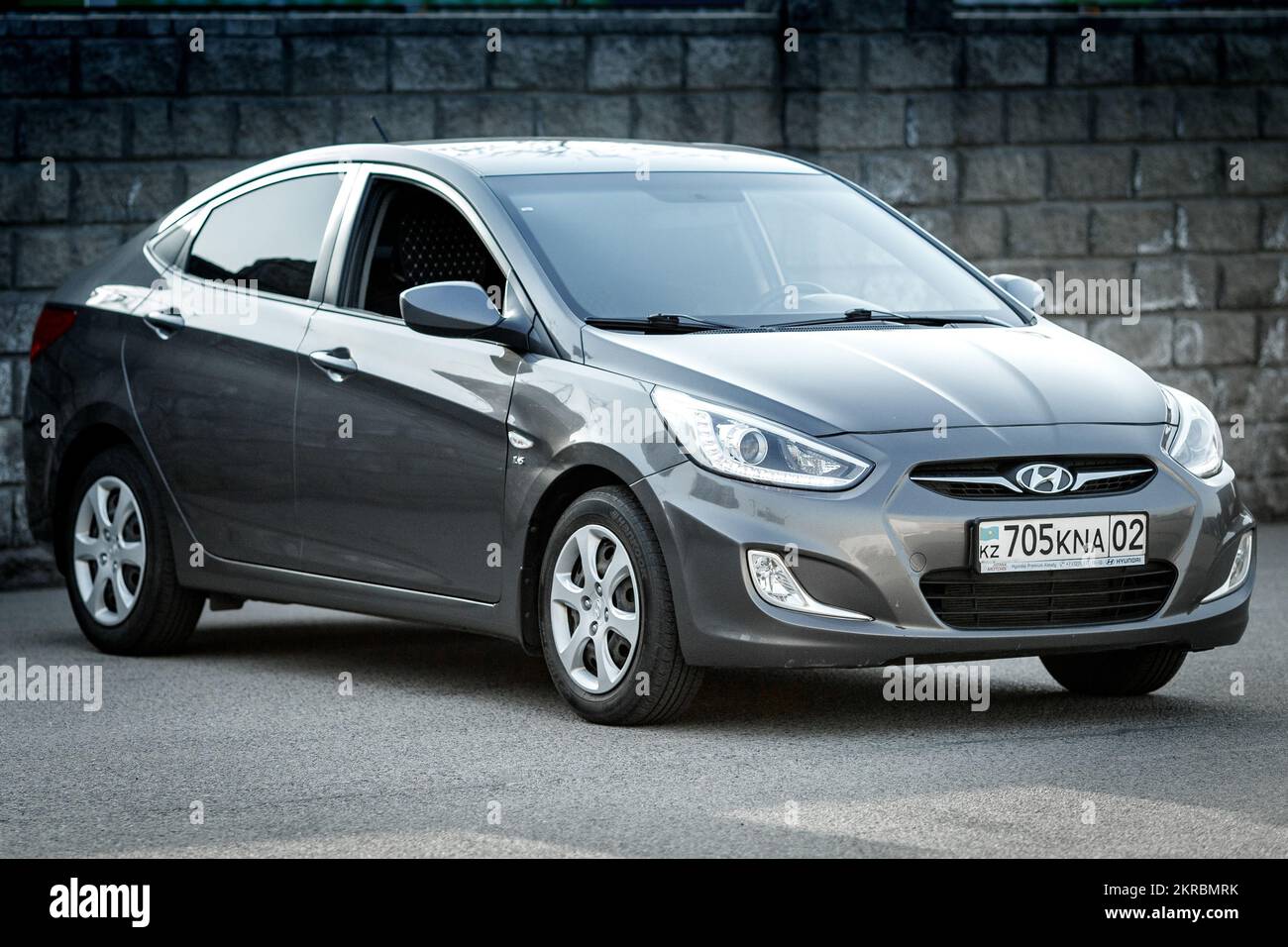 Hyundai Accent Photos and Images