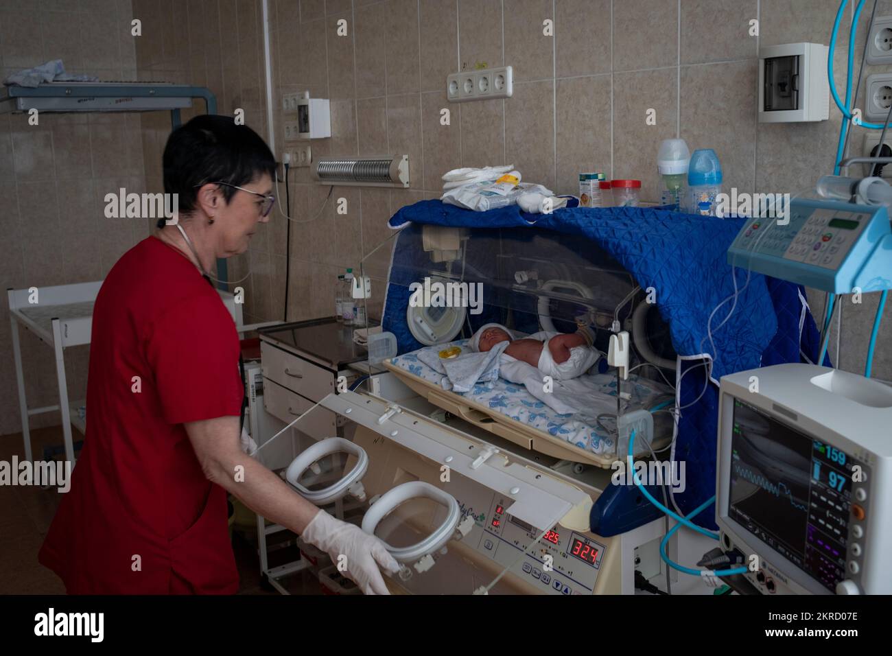 A nurse attends to a premature baby on April 4, 2022, at Maternity Hospital No.5, in the southern port city of Odesa, Ukraine. Stock Photo