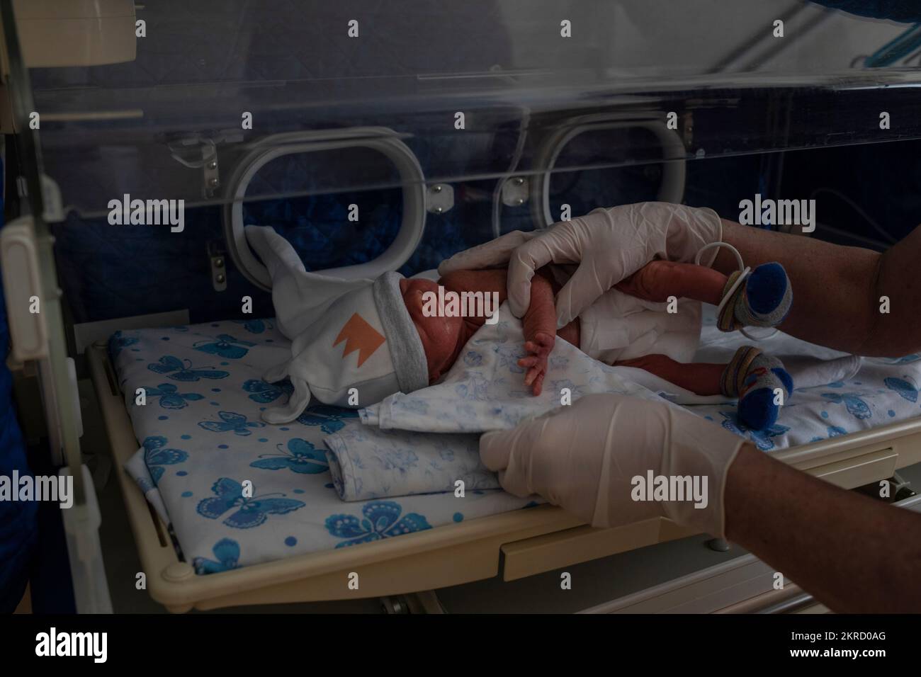 A nurse attends to a premature baby on April 4, 2022, at Maternity Hospital No.5, in the southern port city of Odesa, Ukraine. Stock Photo