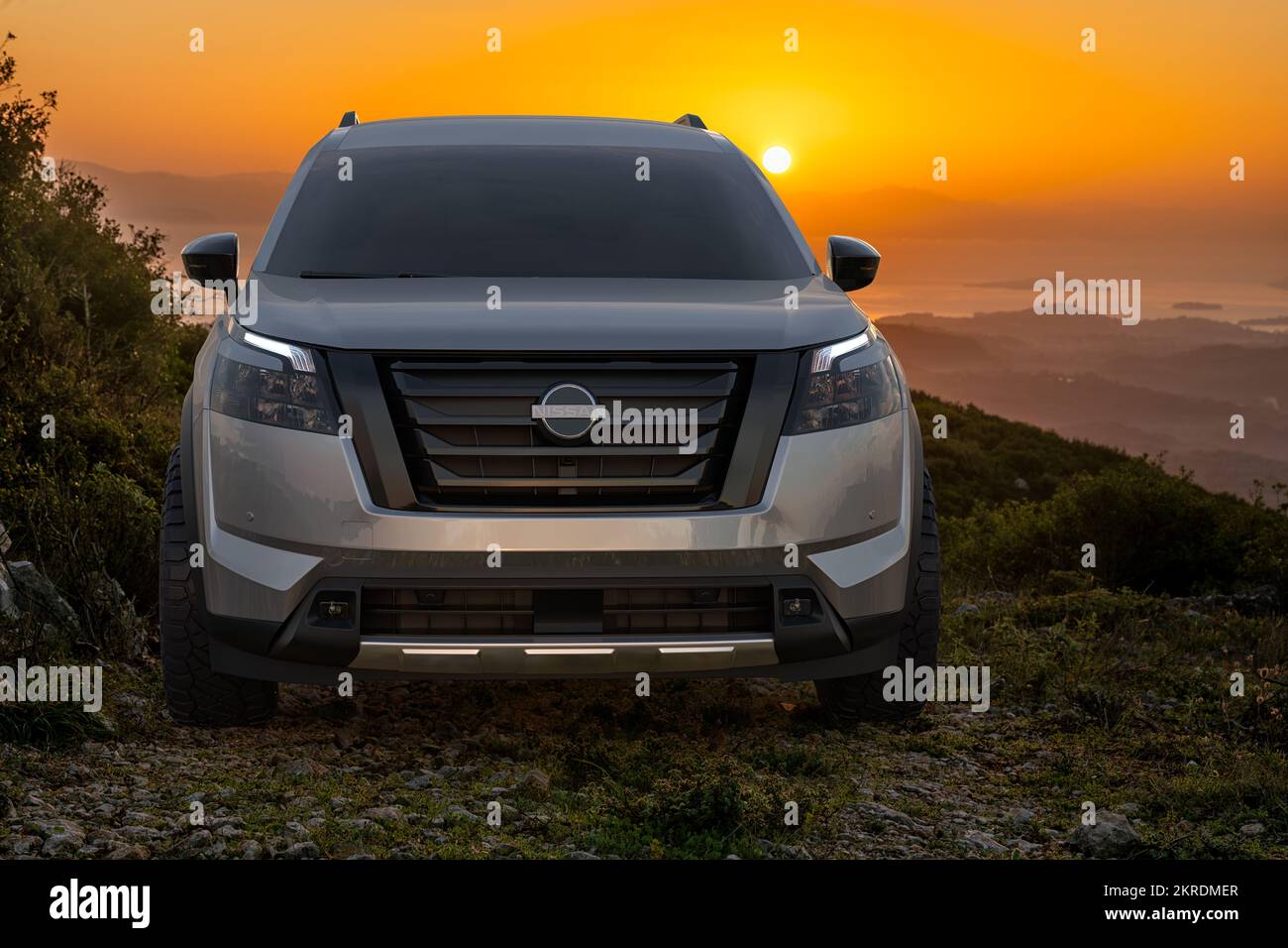 Nissan Pathfinder in de wildernis Stock Photo