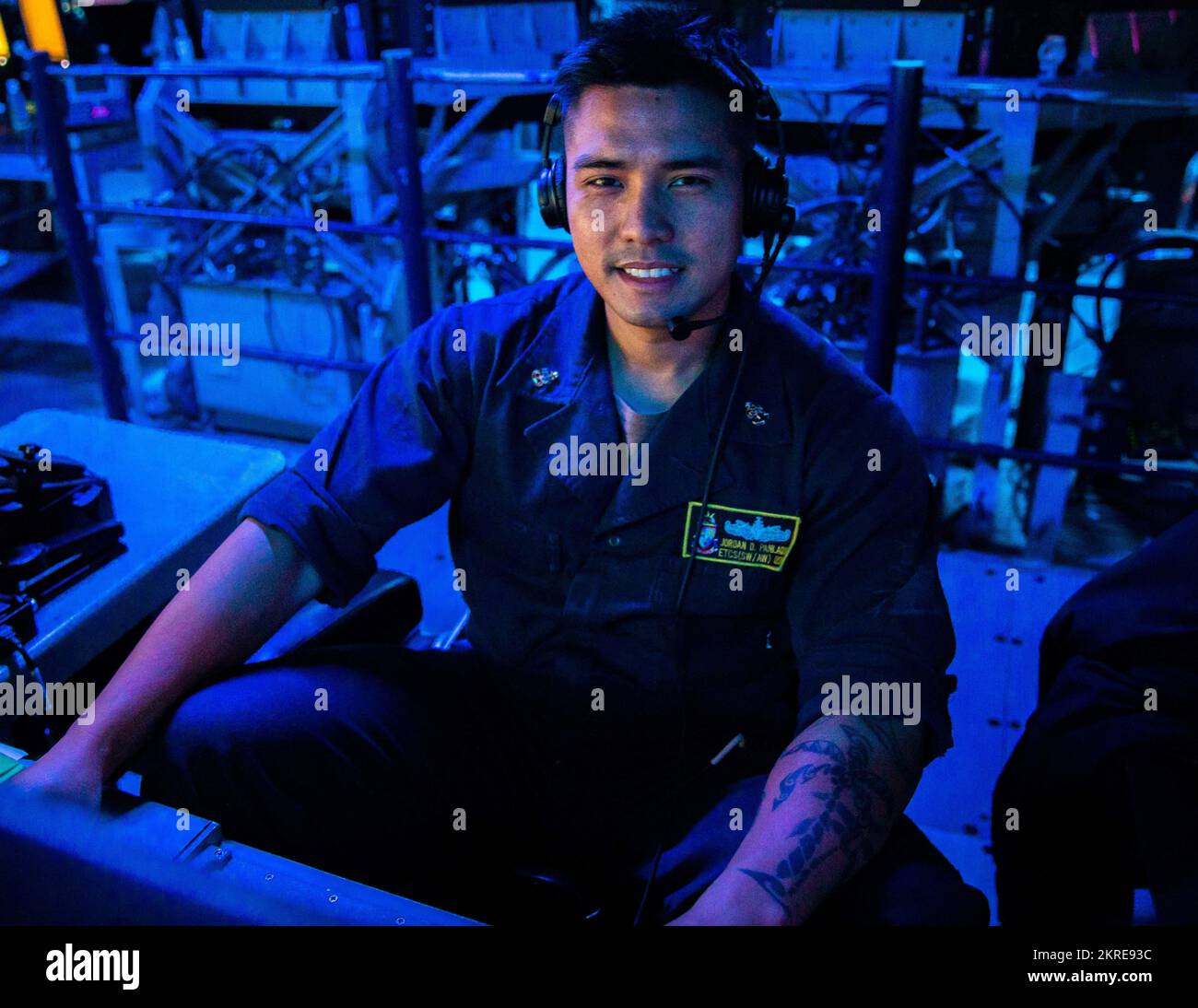 PHILIPPINE SEA (Nov. 15, 2022) Senior Chief Electronics Technician ...