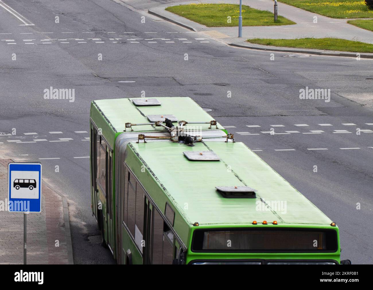 Long accordion bus for transporting people. Mounting system and tail