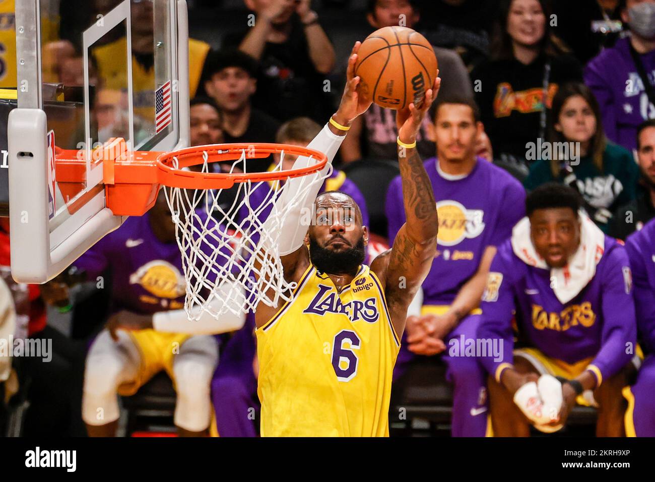 Los Angeles, California, USA. 28th Nov, 2022. Los Angeles Lakers forward LeBron James (6) dunks against the Indiana Pacers during an NBA basketball game Monday, Nov. 28, 2022, in Los Angeles. (Credit Image: © Ringo Chiu/ZUMA Press Wire) Credit: ZUMA Press, Inc./Alamy Live News Stock Photo