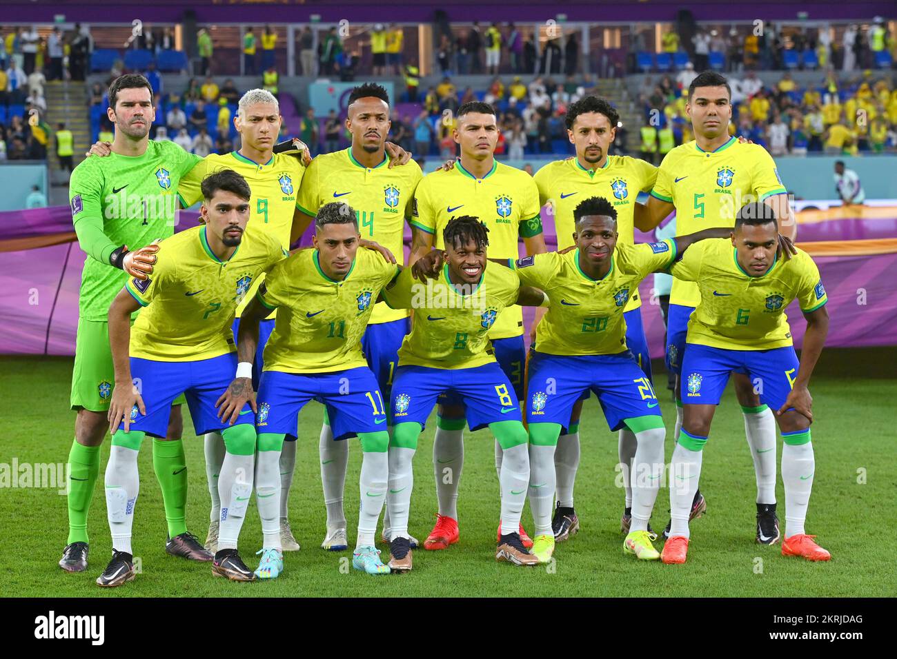 Doha, Qatar. 28th Nov, 2022. Team photo, team, team, team photo. Hi from left: goalkeeper ALISSON (BRA), RICHARLISON (BRA), EDER MILITAO (BRA), THIAGO SILVA (BRA), MARQUINHOS (BRA), CASEMIRO (BRA, front from left:LUCAS PAQUETA (BRA), RAPHINHA ( BRA), FRED (BRA), VINICIUS JUNIOR (BRA), ALEX SANDRO (BRA), Brazil (BRA) - Switzerland (SUI) 1-0 group stage group G on 28.11.2022, Stadium 974, Football World Cup 2022 in Qatar from 20.11 - 18.12.2022 ? Credit: dpa picture alliance/Alamy Live News Stock Photo