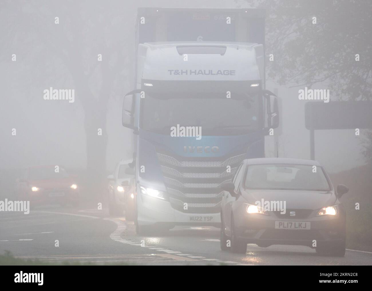 Kidderminster, UK. 29th November, 2022. UK weather Dense fog and mist