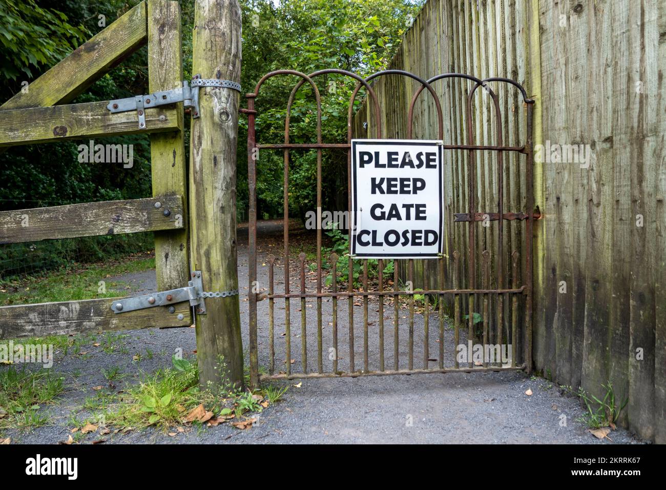 Please Keep Gates Closed Sign at iron gate in Ireland Stock Photo Alamy