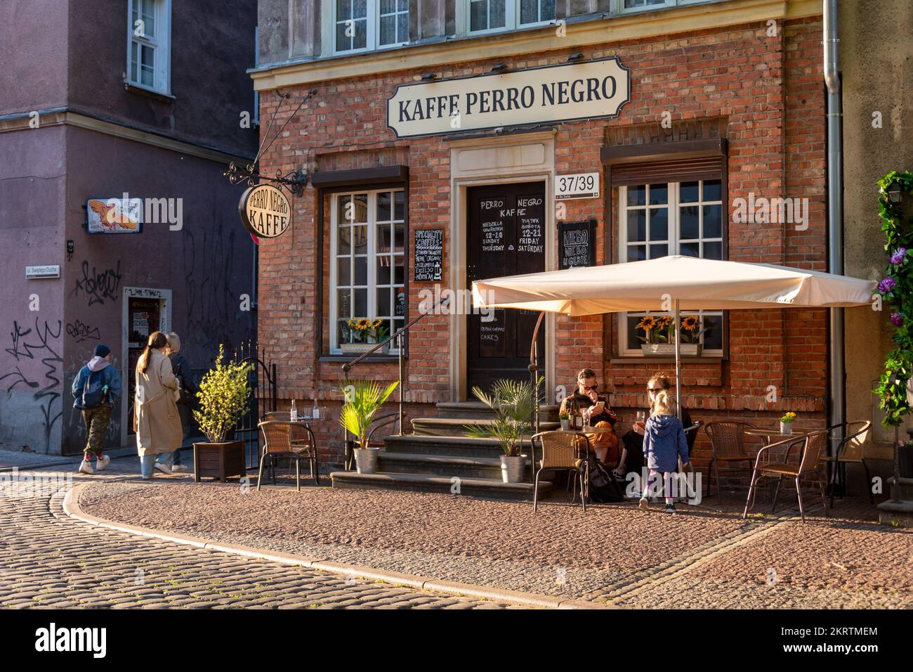 Vintage Cafe In Brittany Hi res Stock Photography And Images Alamy vintage-cafe-in-brittany-hi-res-stock-photography-and-images-alamy