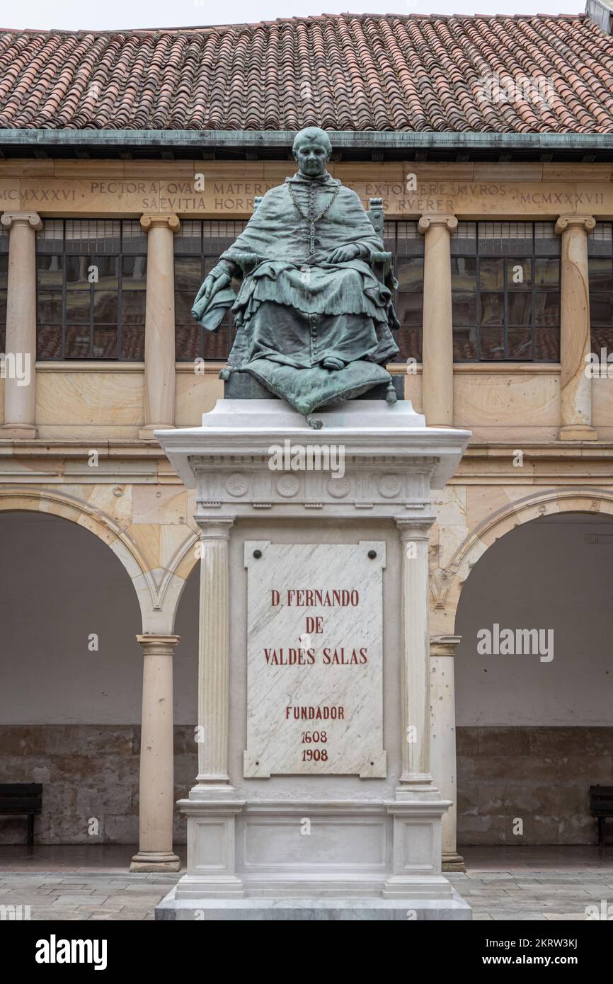 OVIEDO, SPAIN-AUGUST 10, 2021: Fernando de Valdes Salas statue (Sculptor: Cipriano Folgueras Doiztua) Stock Photo