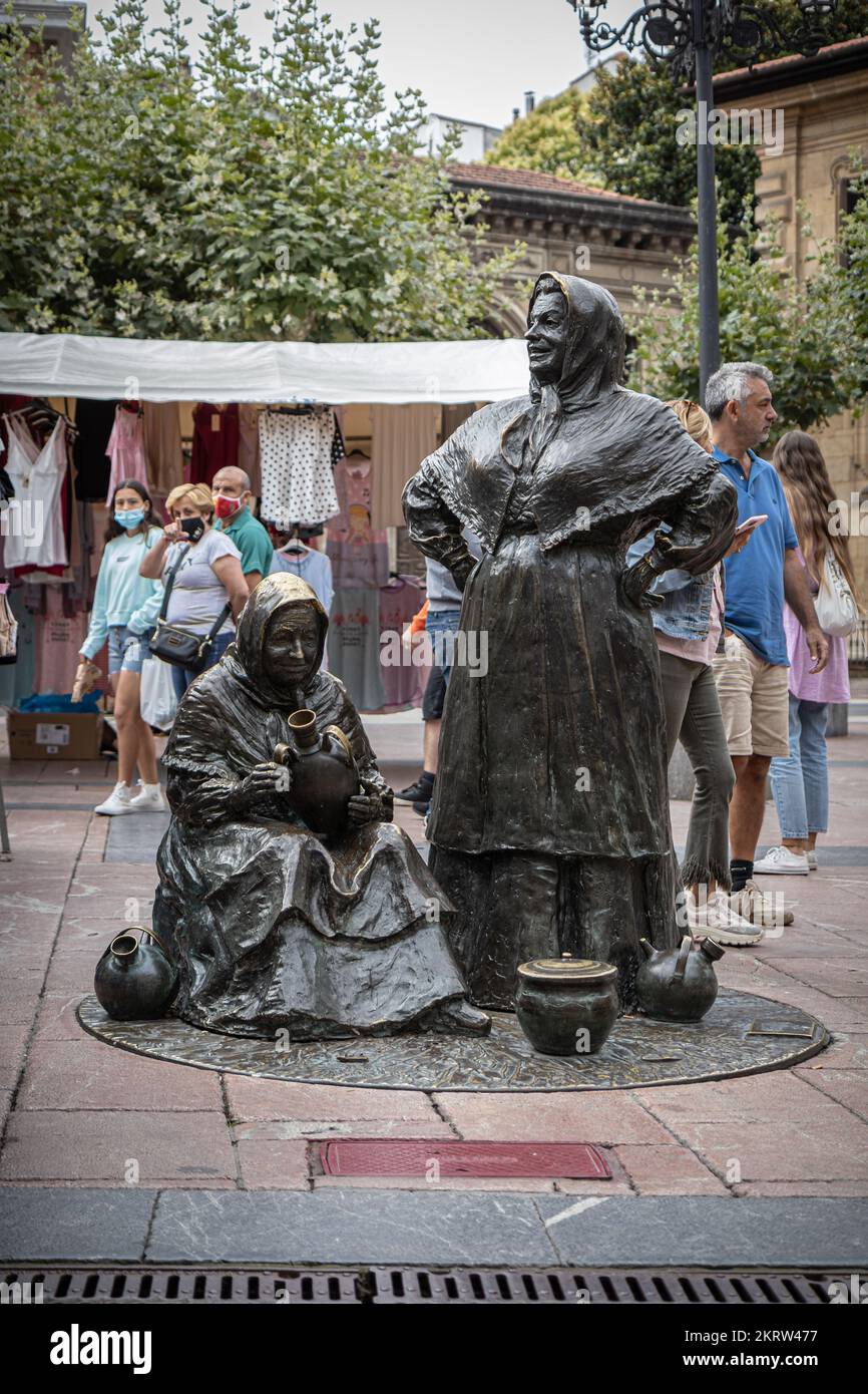 OVIEDO, SPAIN-AUGUST 10, 2021:  Las Vendedoras del Fontan sculpture (Sculptor: Amado Gonzalez Hevia 'Favila') Stock Photo