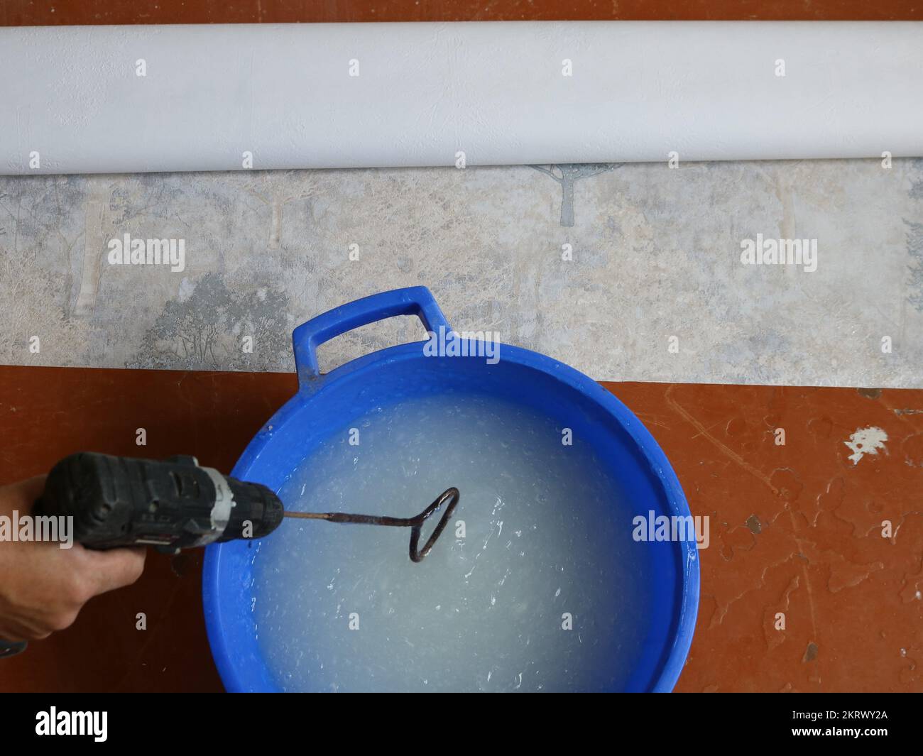Wallpaper paste bucket hires stock photography and images Alamy