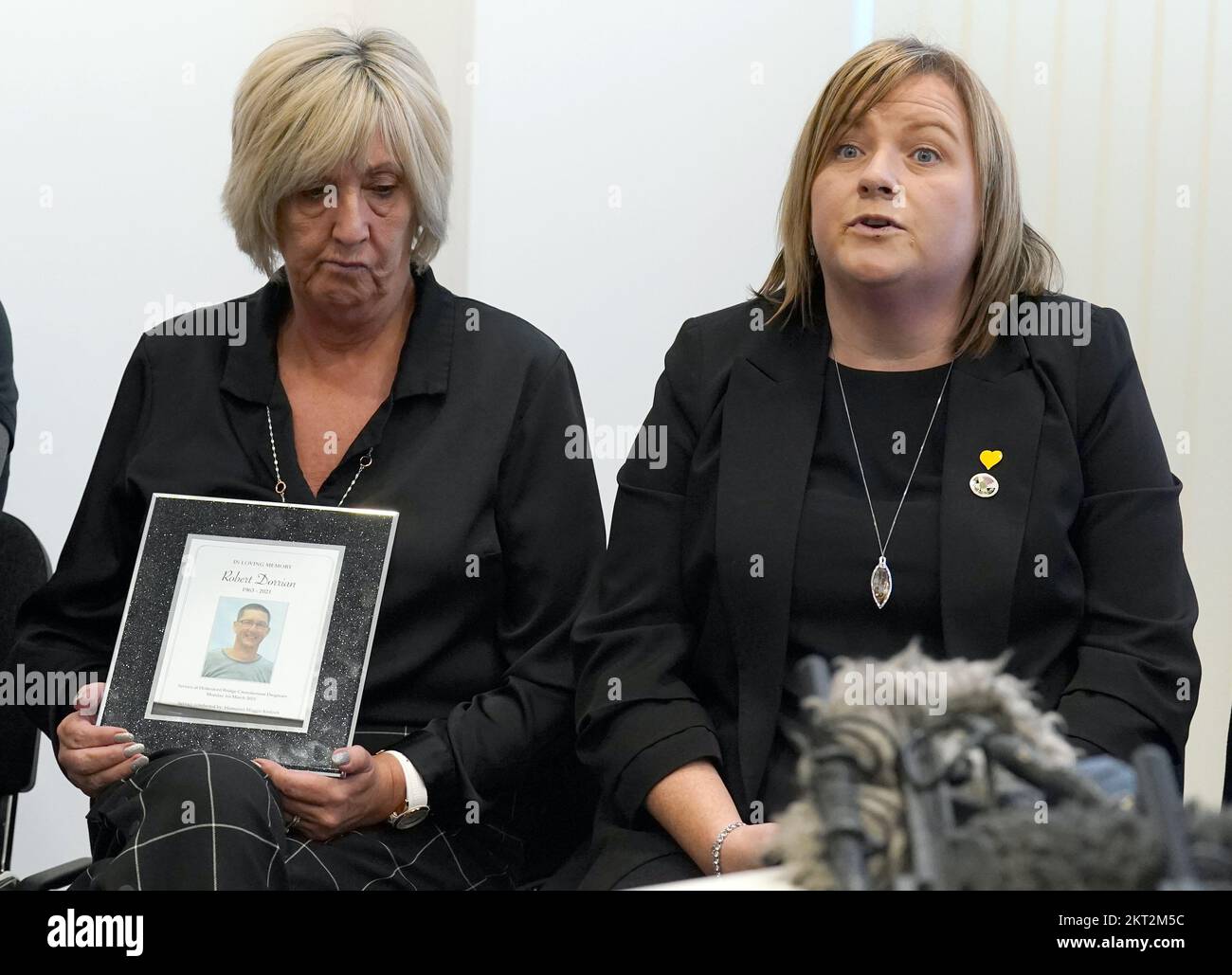 Elaine Johnston(l)alongside Connie McCready from the Scottish members of the Covid-19 Bereaved Families for Justice group during a press conference at the Leonardo Hotel, Edinburgh, after they met Lord Brailsford, the new chair of the Scottish Covid-19 public inquiry. Picture date: Tuesday November 29, 2022. Stock Photo