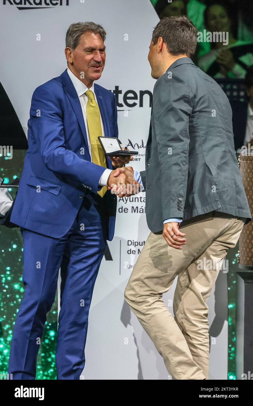 German chair umpire Nico Helwerth (R) and ITF president David Haggerty after the Tennis Davis Cup final in  Malaga, Spain Stock Photo