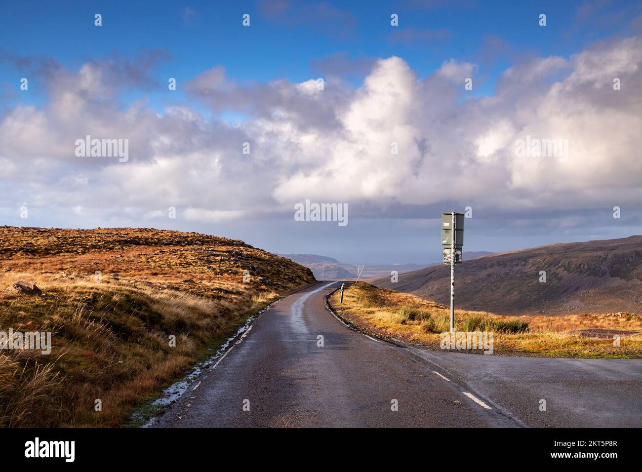 Road through the highlands of Scotland near Applecross Stock Photo