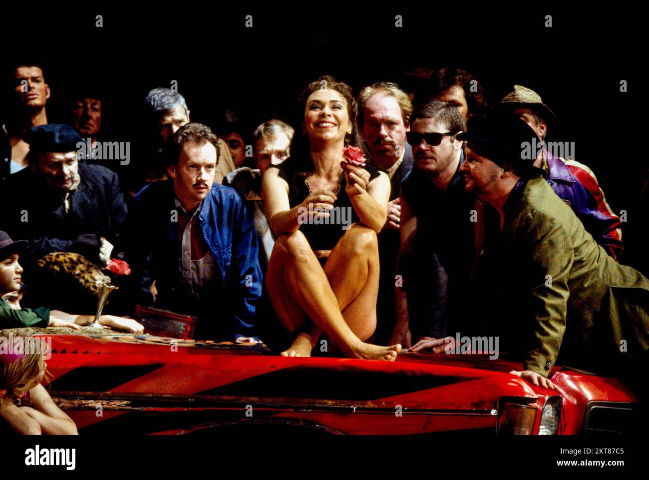 Sally Burgess (Carmen) in CARMEN English National Opera (ENO), London Coliseum, London WC2  13/01/1993 music: Georges Bizet  libretto: Henri Meilhac & Ludovic Halévy  conductor: Justin Brown  design: Maria Bjornson  lighting: Paul Pyant  choreographer: Terry John Bates  director: David Pountney Stock Photo