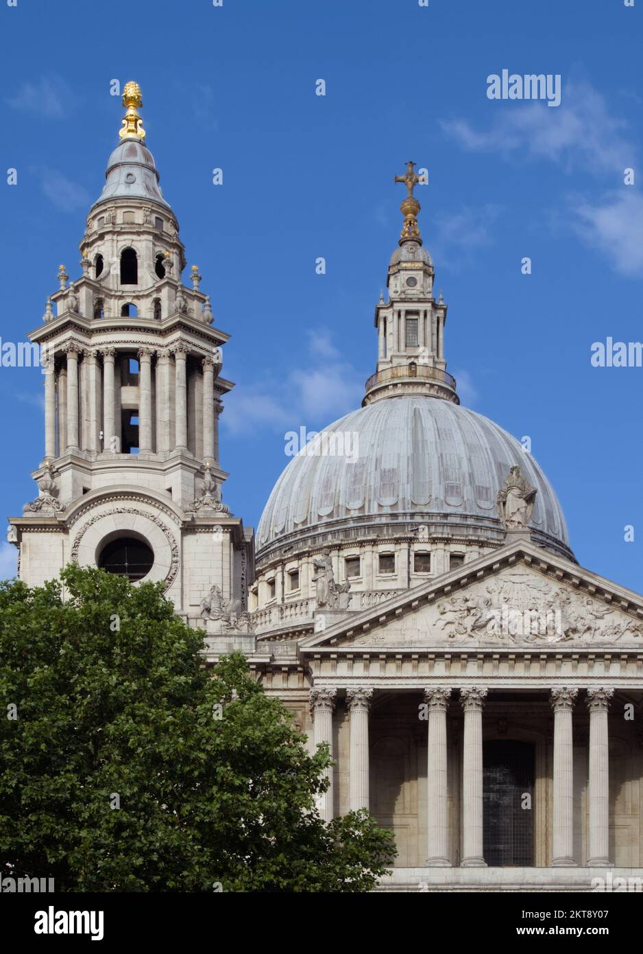 West Front Elevation, Collonaded Entrance And Dome Of Saint Pauls Cathedral London UK Stock Photo