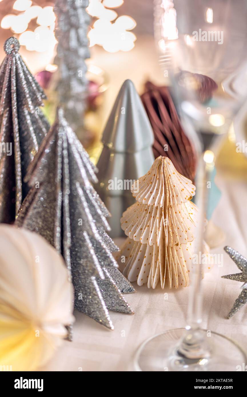christmas-table-settings-stock-photo-alamy