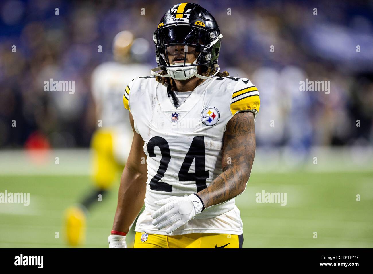 Indianapolis, Indiana, USA. 28th Nov, 2022. Pittsburgh Steelers running  back Benny Snell (24) runs the ball