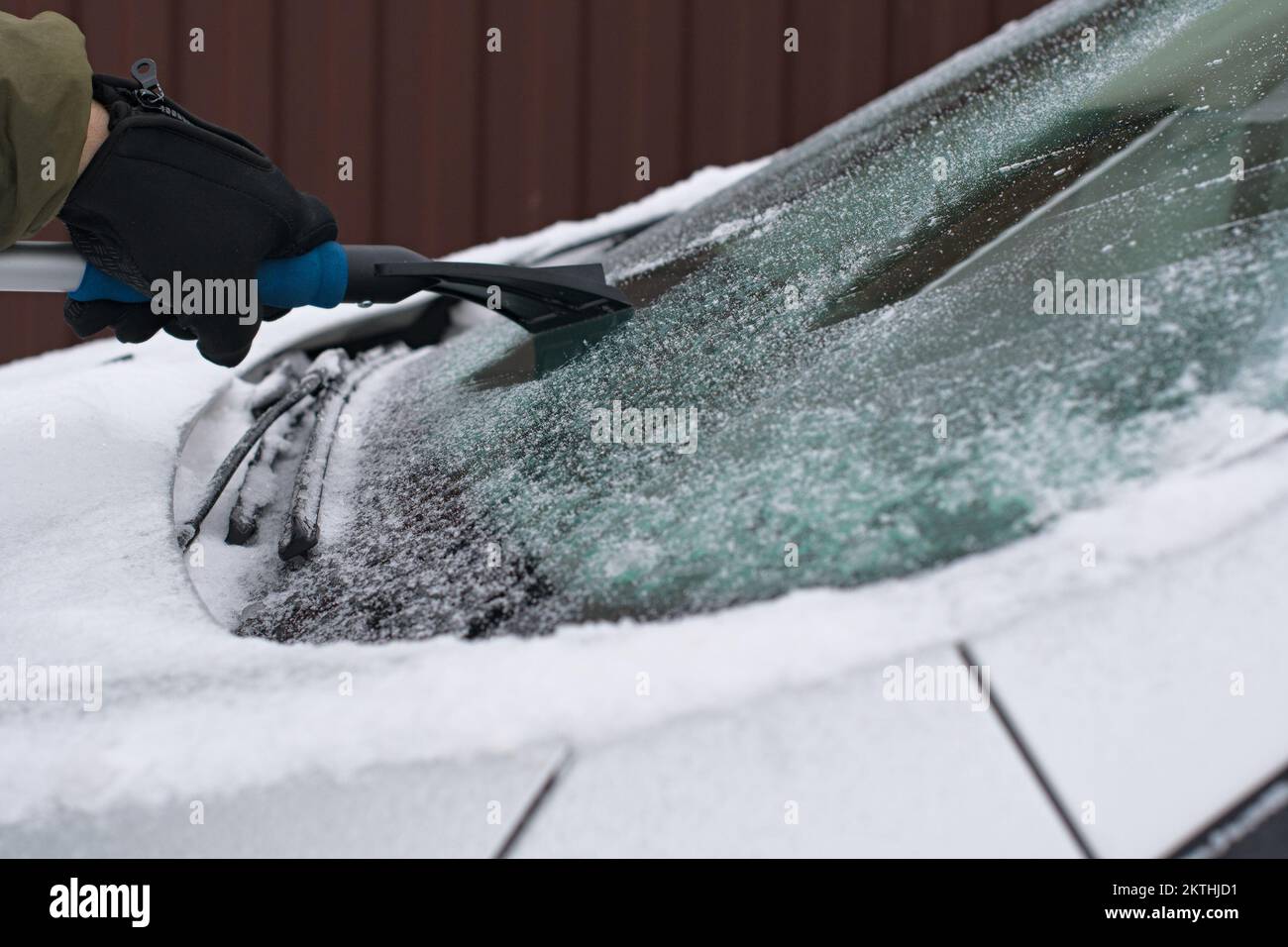 Car scraper ice hi-res stock photography and images - Alamy
