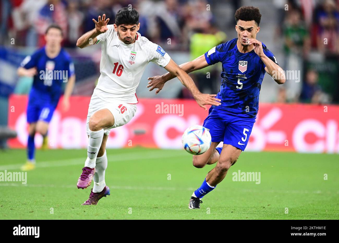 v.l. Mehdi Torabi, Antonee Robinson (USA)Doha, 29.11.2022, FIFA Fussball WM 2022 in Katar, Gruppenphase, Iran - USA/ PRESSINPHOTO/Sipa USA Stock Photo