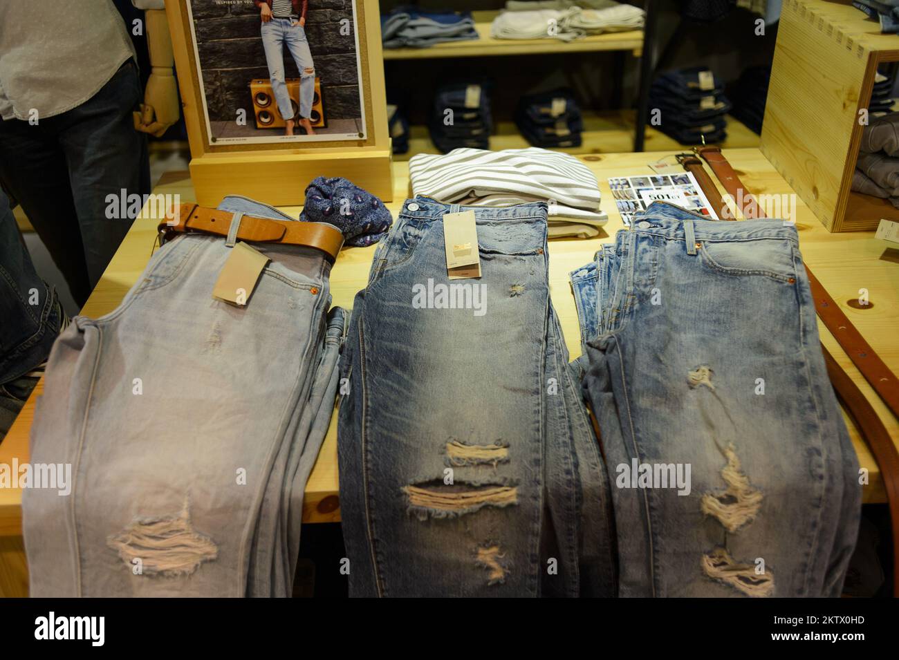 Levis clearance sun plaza
