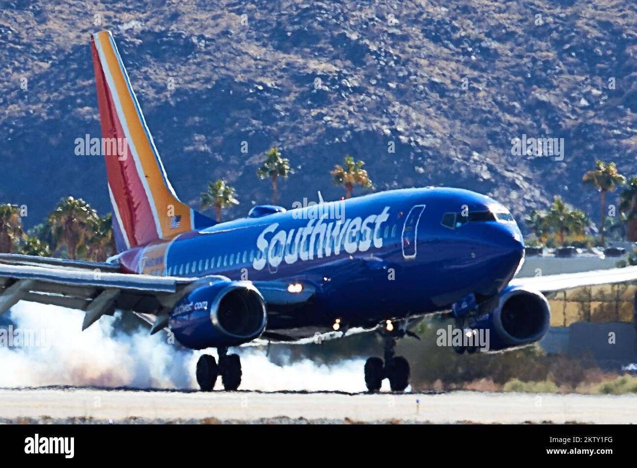 Southwest airlines landing in hi-res stock photography and images - Alamy