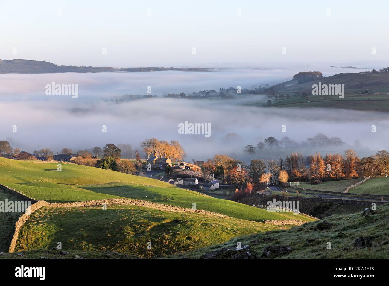 Teesdale, County Durham, UK. 28th November 2022. UK Weather. A blanket of thick fog sits in the Tees valley while higher ground enjoys a sunny afternoon in Northern England. Credit: David Forster/Alamy Live News Stock Photo