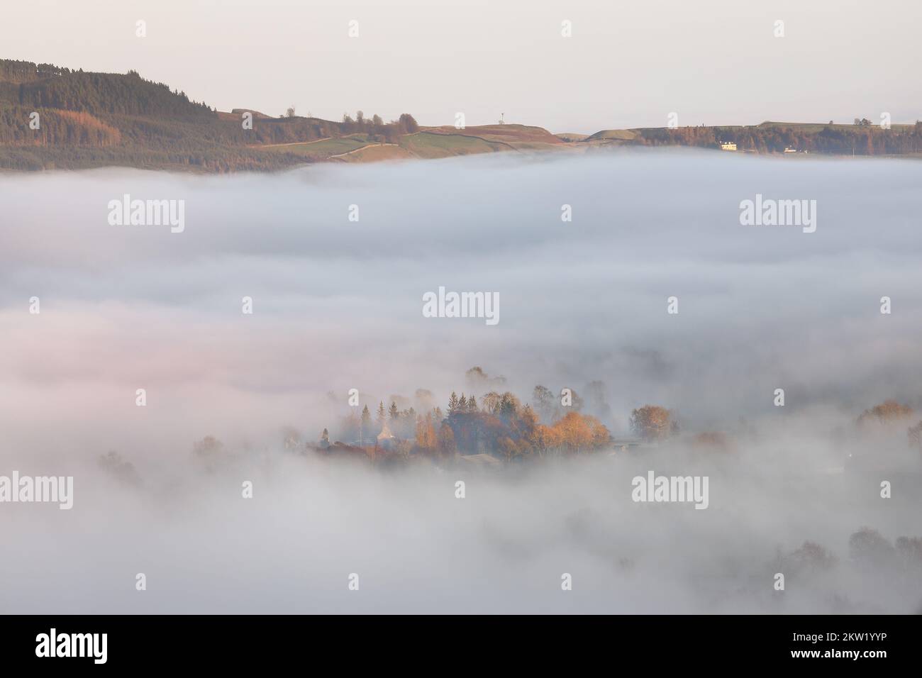 Teesdale, County Durham, UK. 28th November 2022. UK Weather. A blanket of thick fog sits in the Tees valley while higher ground enjoys a sunny afternoon in Northern England. Credit: David Forster/Alamy Live News Stock Photo
