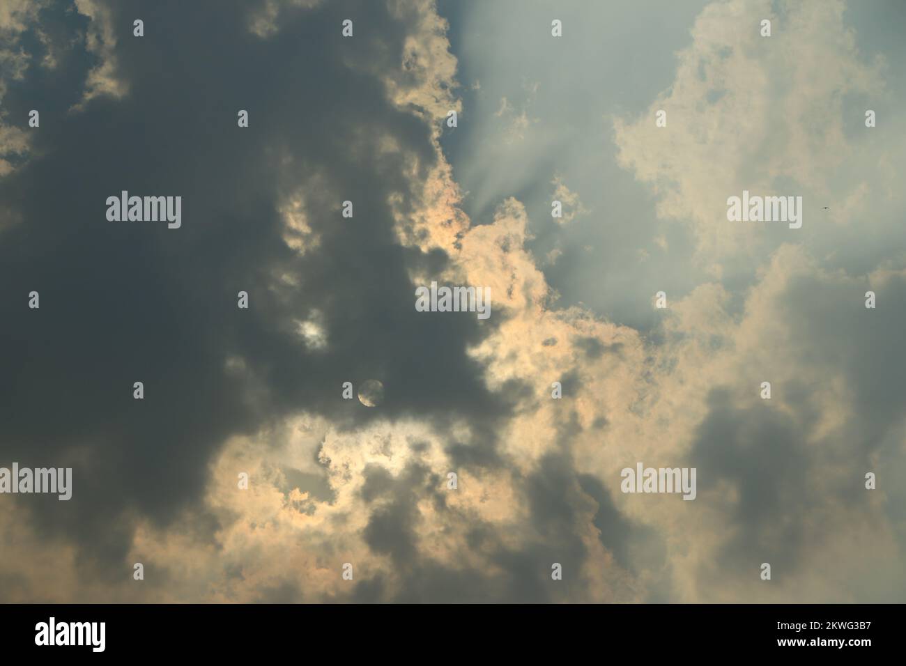 Clear sky sun rays hi-res stock photography and images - Alamy