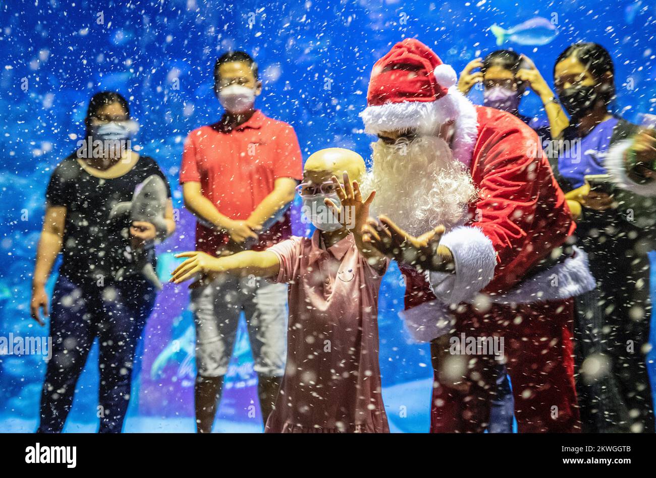 Kuala Lumpur, Malaysia. 30th Nov, 2022. A 'Wish Child' (C) celebrates with Santa Claus during a Make-A-Wish charity event at the Aquaria KLCC. The joint event between Aquaria KLCC and the Make-A-Wish organization of Malaysia, is to help the children's wishes and dreams be fulfilled! Credit: SOPA Images Limited/Alamy Live News Stock Photo