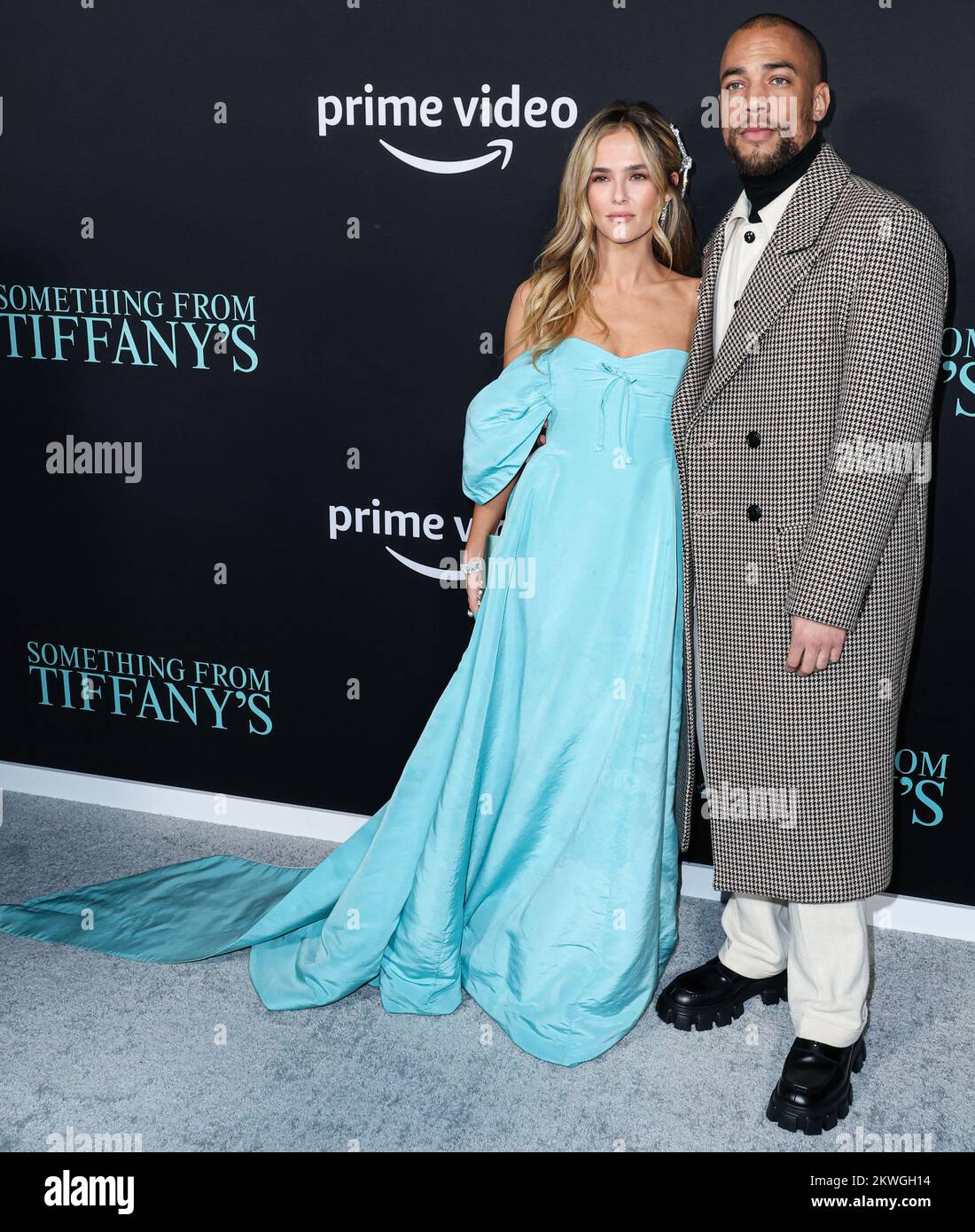 CENTURY CITY, LOS ANGELES, CALIFORNIA, USA - NOVEMBER 29: Zoey Deutch and Kendrick Sampson arrive at the Los Angeles Premiere Of Amazon Prime Video's 'Something From Tiffany's' held at AMC Century City 15 at Westfield Century City on November 29, 2022 in Century City, Los Angeles, California, United States. (Photo by Xavier Collin/Image Press Agency) Stock Photo