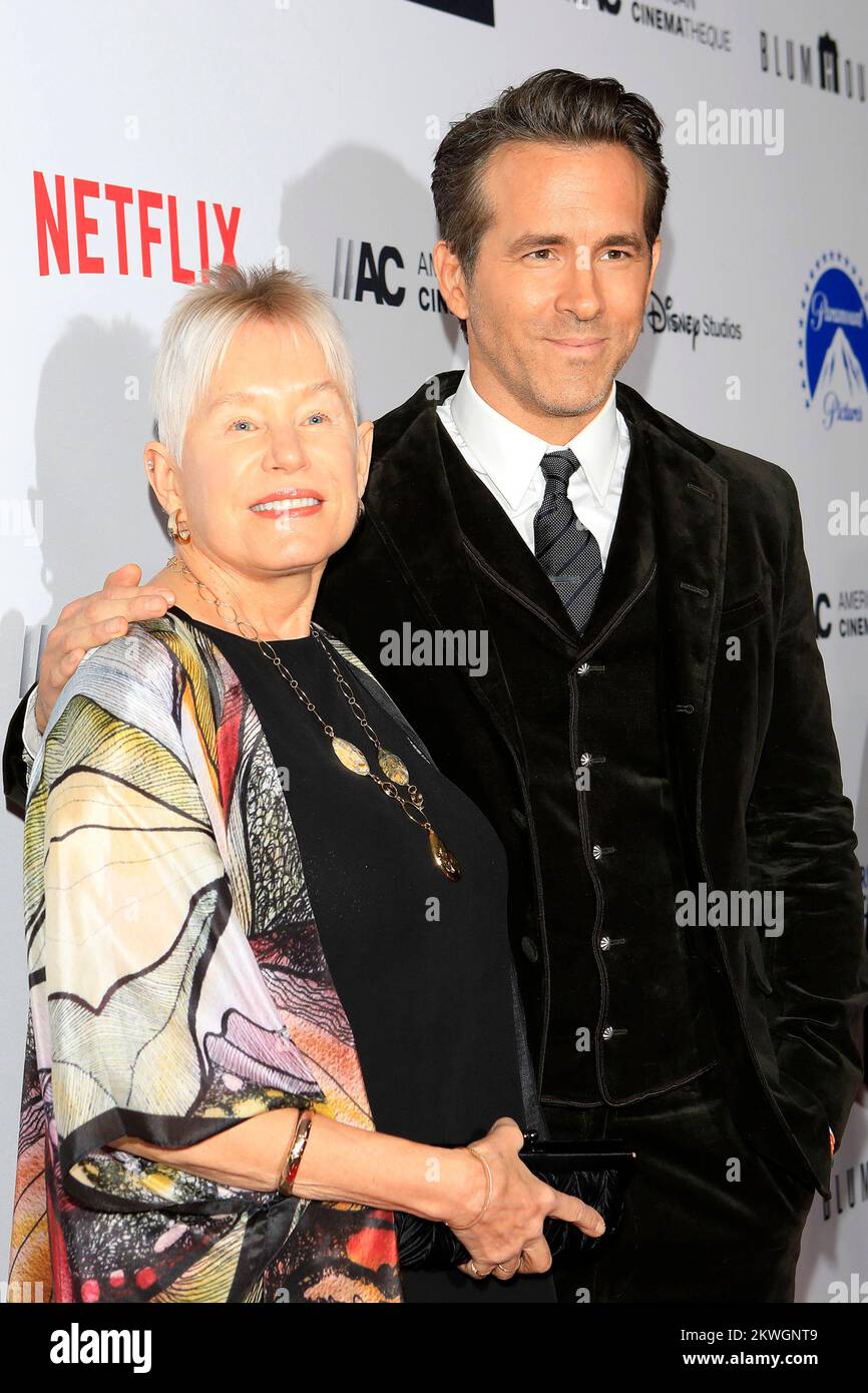 November 17, 2022, Beverly Hills, CA, USA: LOS ANGELES - NOV 17: Tammy Reynolds, Ryan Reynolds