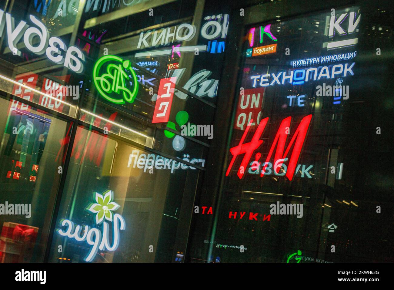 Moscow, Russia. 17th Nov, 2022. Logos of H&M and UniQlo seen on the ...