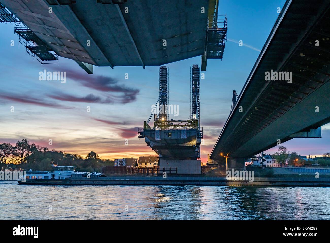 New construction of the Neuenkamp motorway bridge on the A40, over the Rhine near Duisburg, evening construction work, free cantilever assembly of the Stock Photo